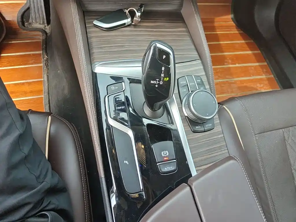 BMW 5 Series 2020 — фото 14