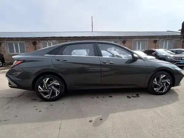 Hyundai Elantra 2023