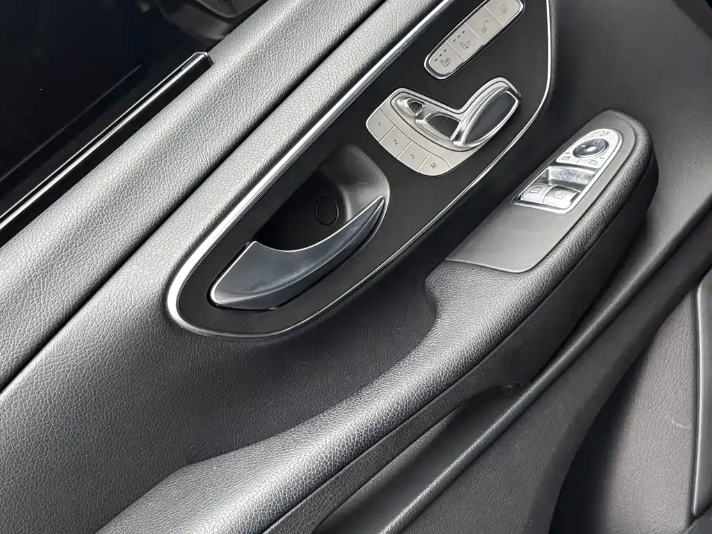 Mercedes-Benz V-Class 2020 — фото 10