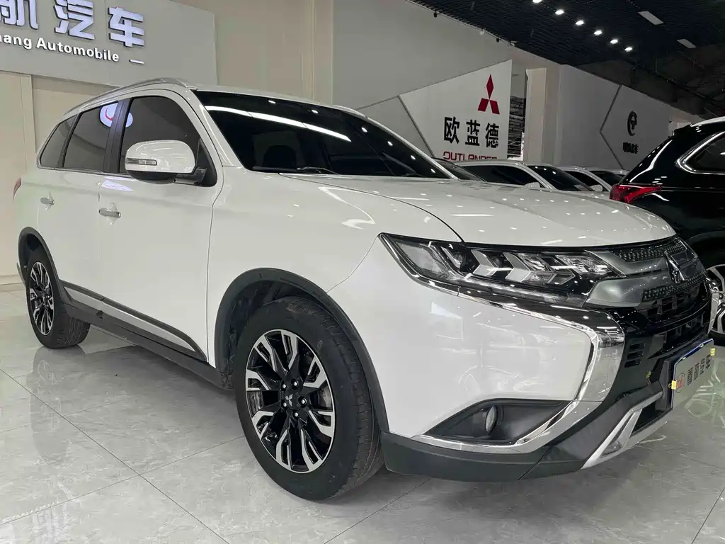 Mitsubishi Outlander 2021 — фото 10