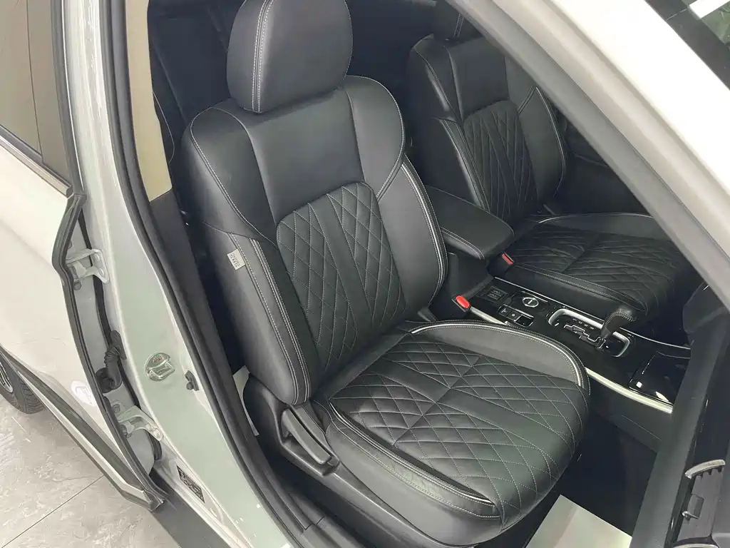 Mitsubishi Outlander 2021 — фото 18