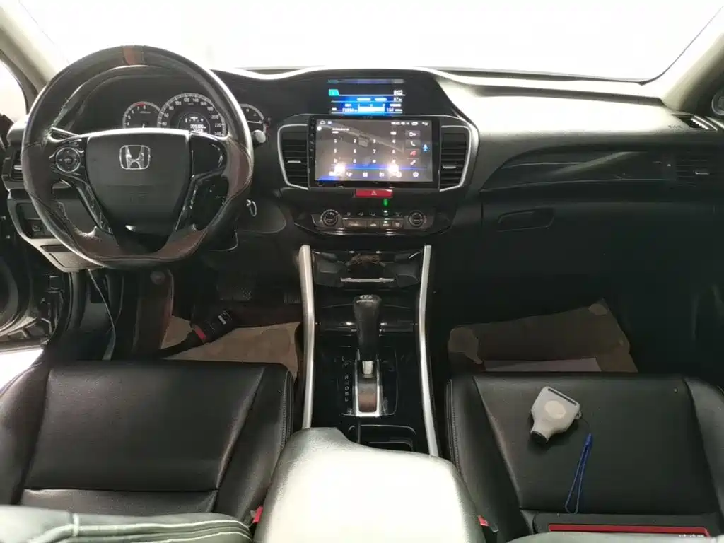 Honda Accord 2018 — фото 10