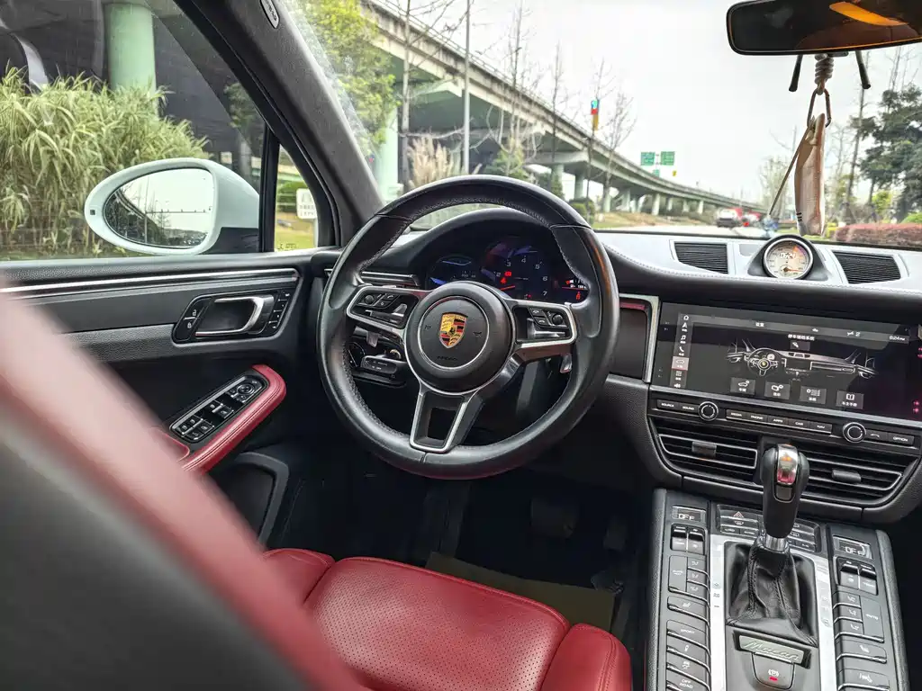 Porsche Macan 2021 — фото 13