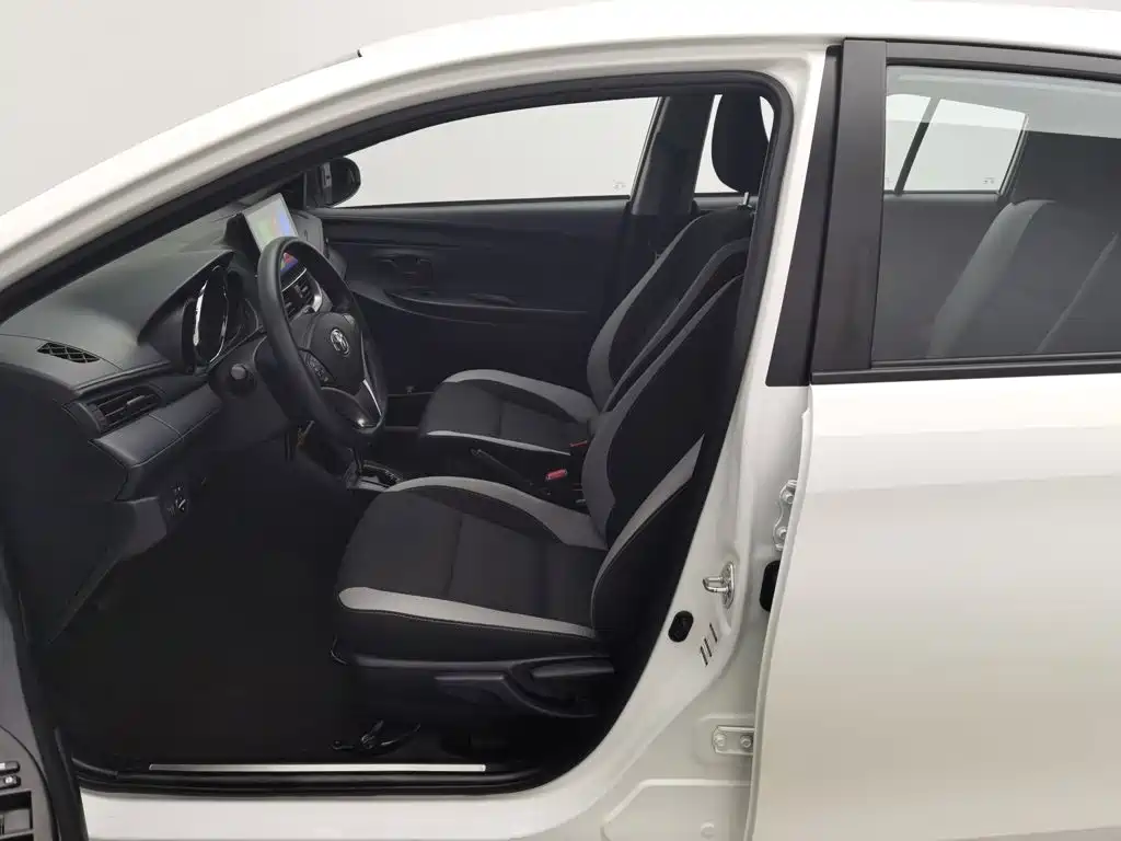 Toyota Yaris L 2022 — фото 10