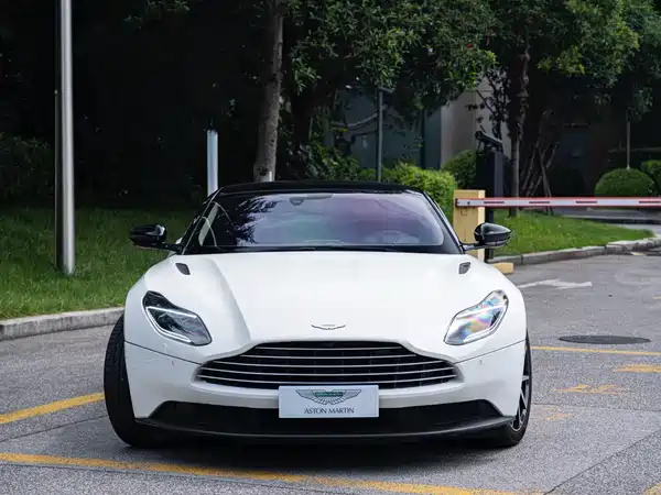 Aston Martin DB11 2019
