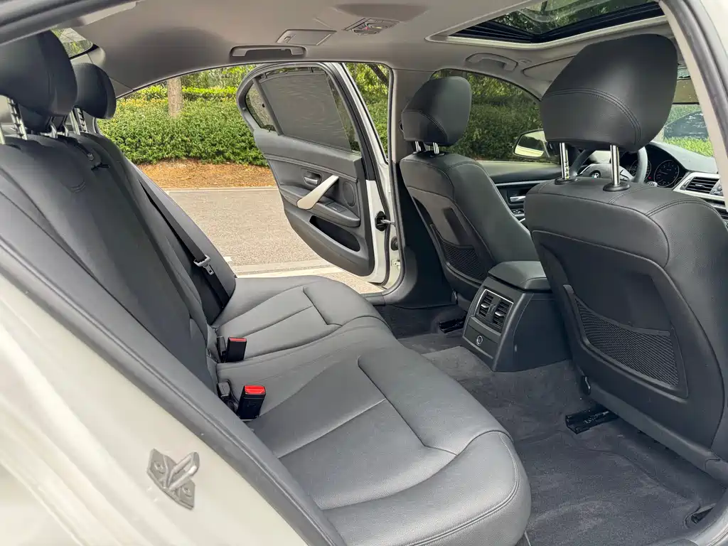 BMW 3 Series 2016 — фото 13