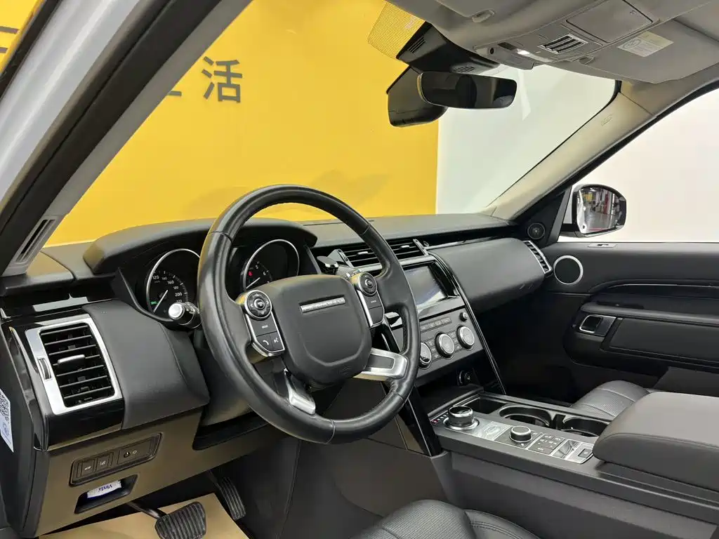 Land Rover Discovery 2018 — фото 25