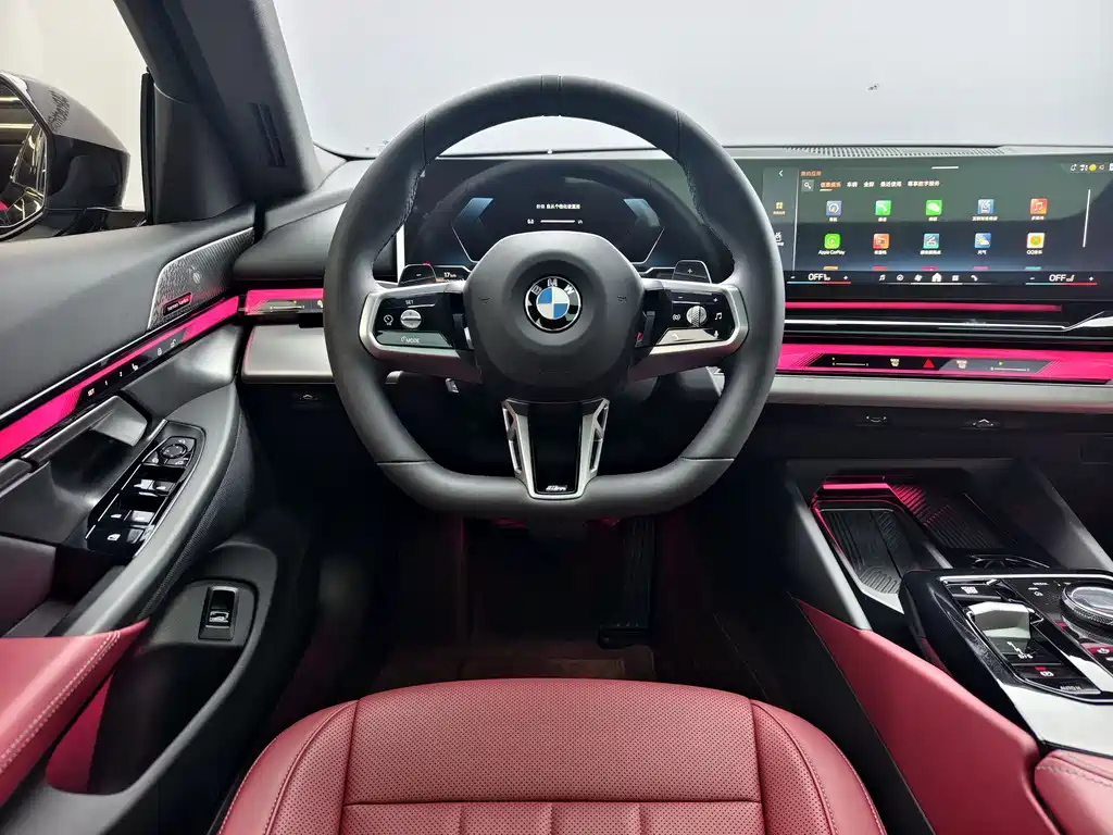 BMW 5 Series 2025 — фото 11