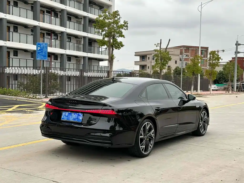 Audi A7L 2023 — фото 9