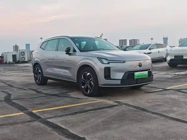 Volvo XC70 Plug-In Hybrid 2025