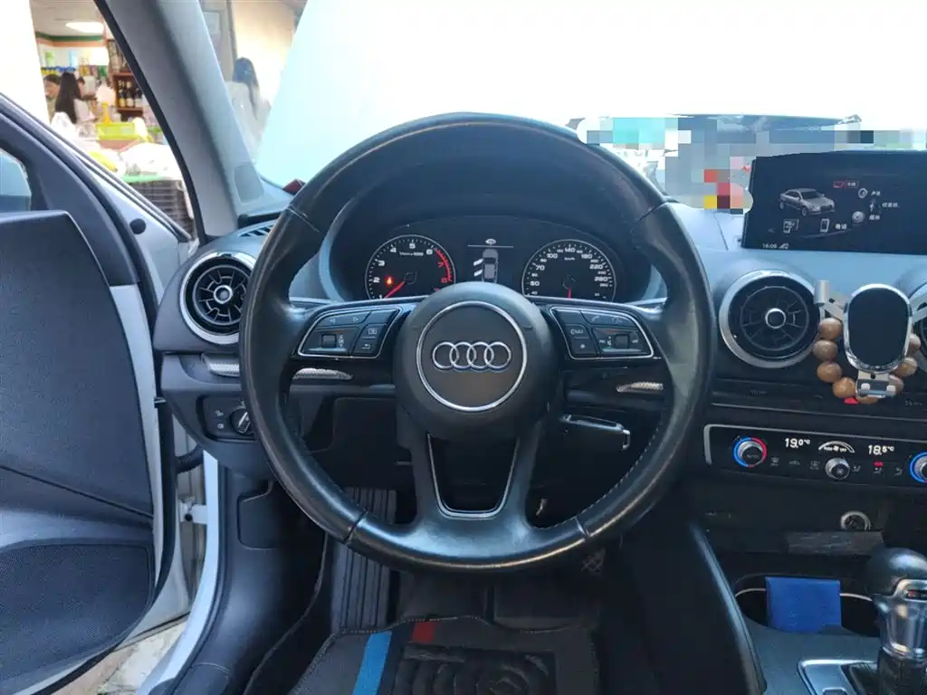 Audi A3 2018 — фото 3
