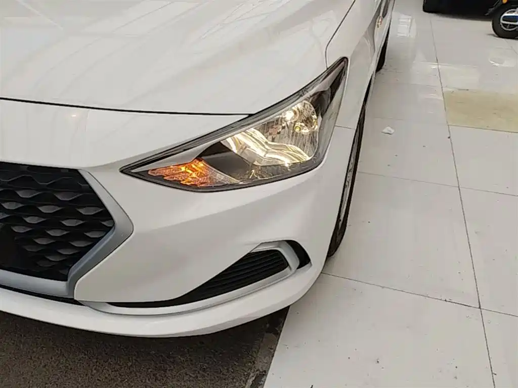 Hyundai Elantra 2020 — фото 24