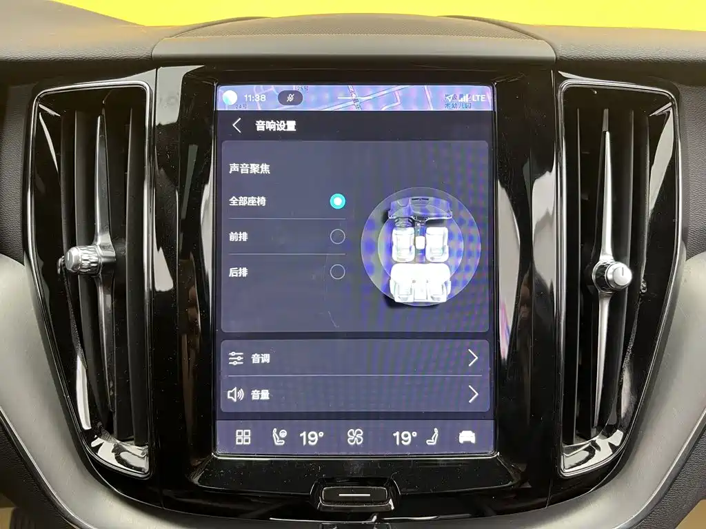 Volvo XC60 2022 — фото 30