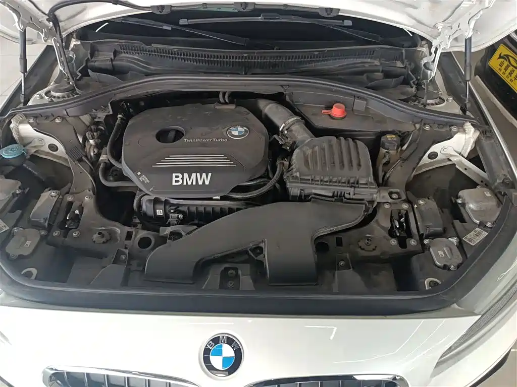 BMW 1 Series 2019 — фото 10