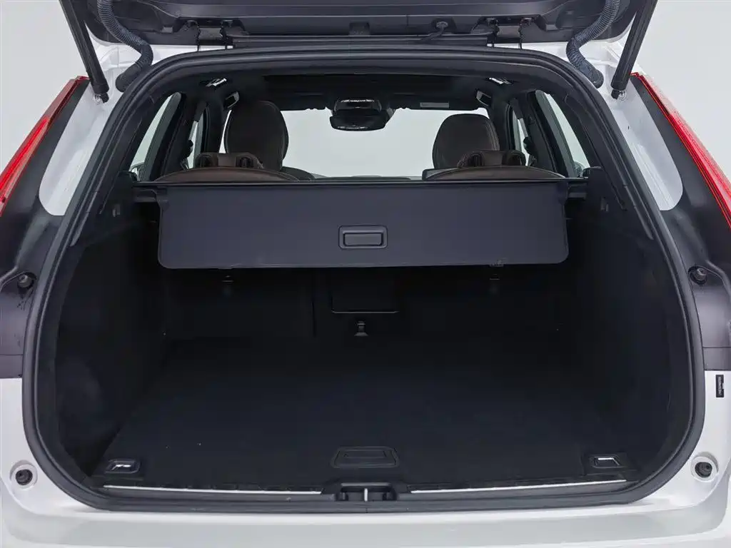 Volvo XC60 2021 — фото 16