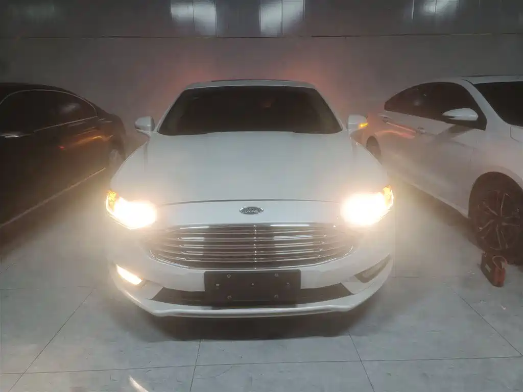Ford Mondeo 2018 — фото 19