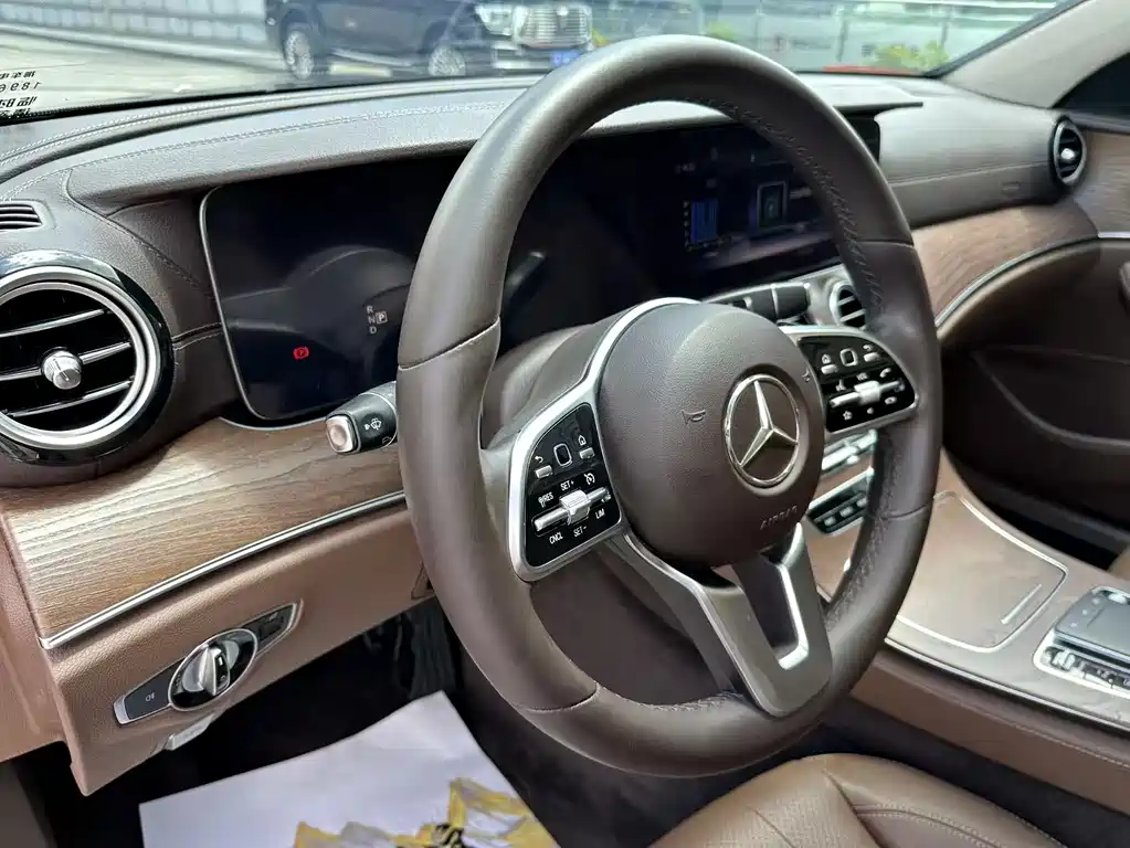 Mercedes-Benz E-Class 2019 — фото 18
