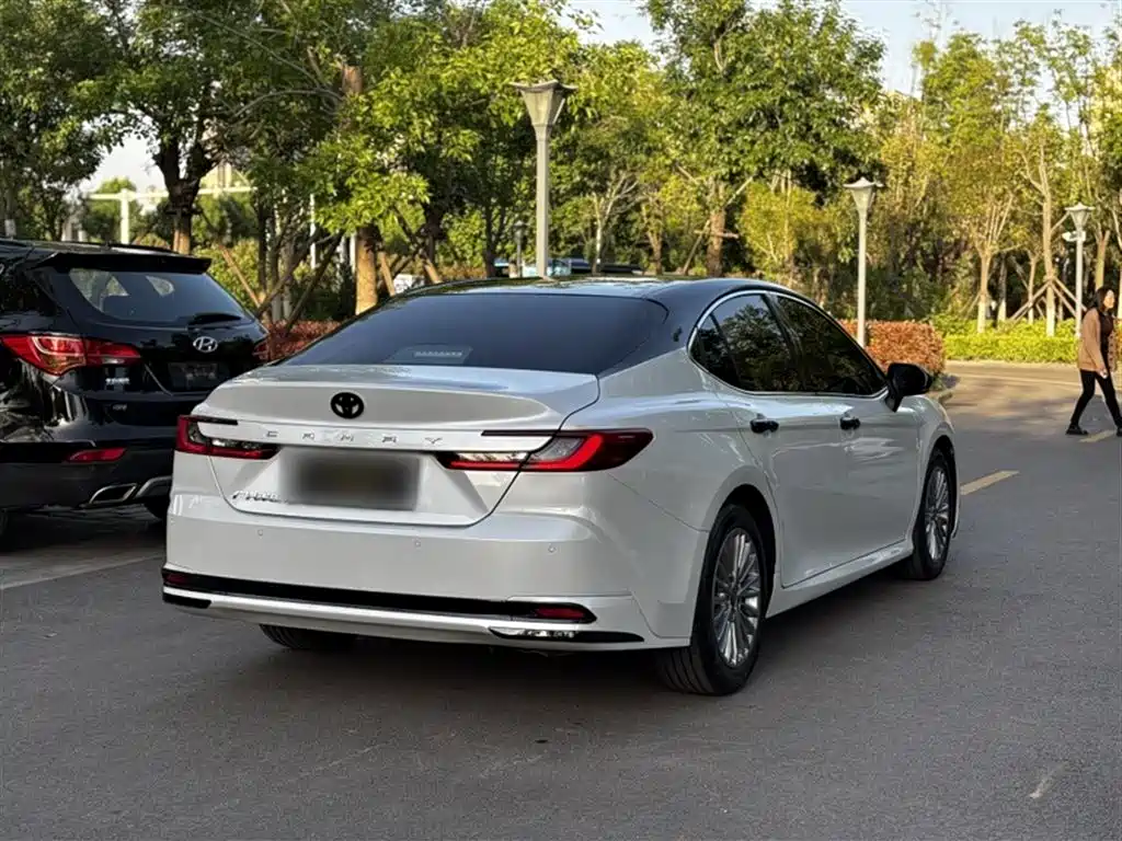 Toyota Camry 2024 — фото 13