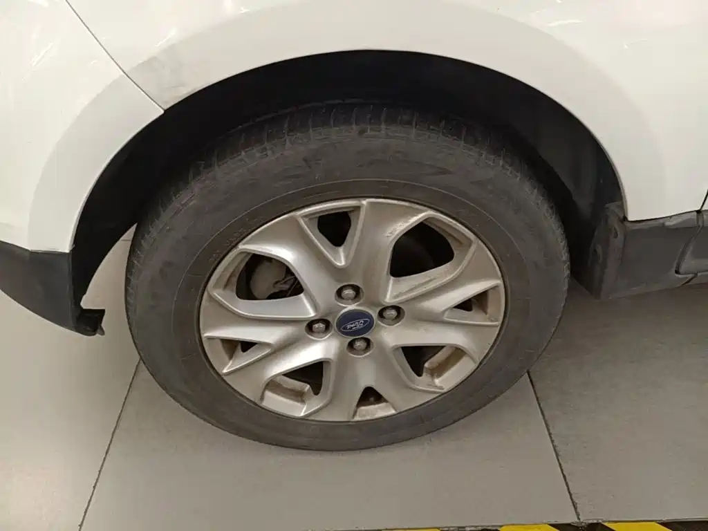 Ford Ecosport 2015 — фото 23