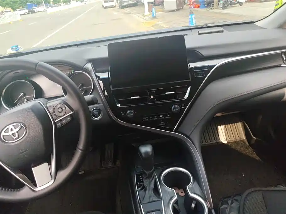 Toyota Camry 2023 — фото 13