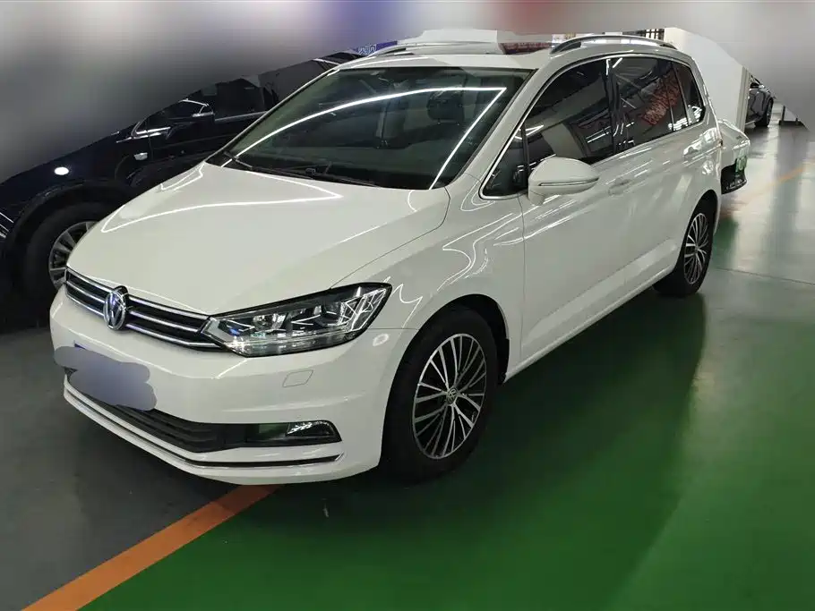Volkswagen Touran 2017 — фото 1