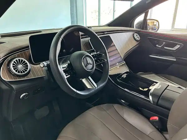 Mercedes-Benz EQE SUV 2024