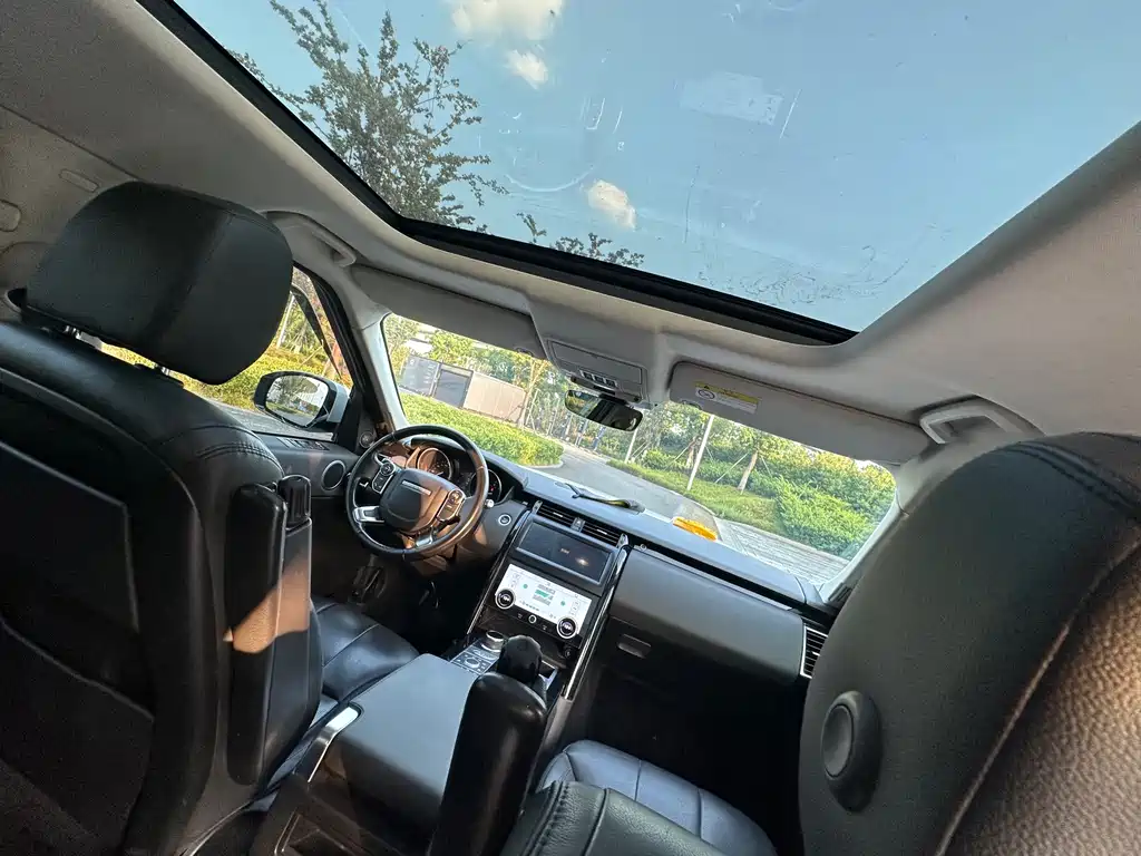 Land Rover Discovery 2018 — фото 12
