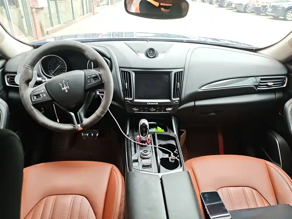 Maserati Levante 2017 — фото 13