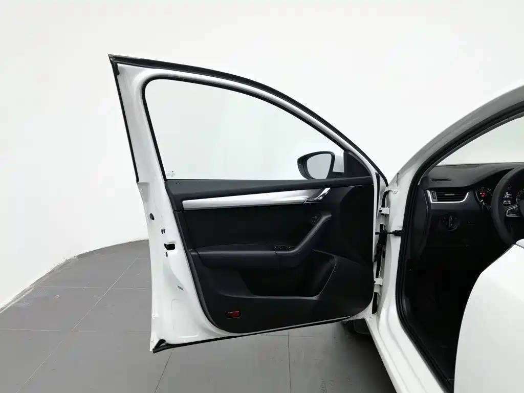 Skoda Octavia 2021 — фото 8