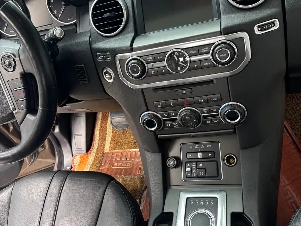 Land Rover Discovery 2014 — фото 11