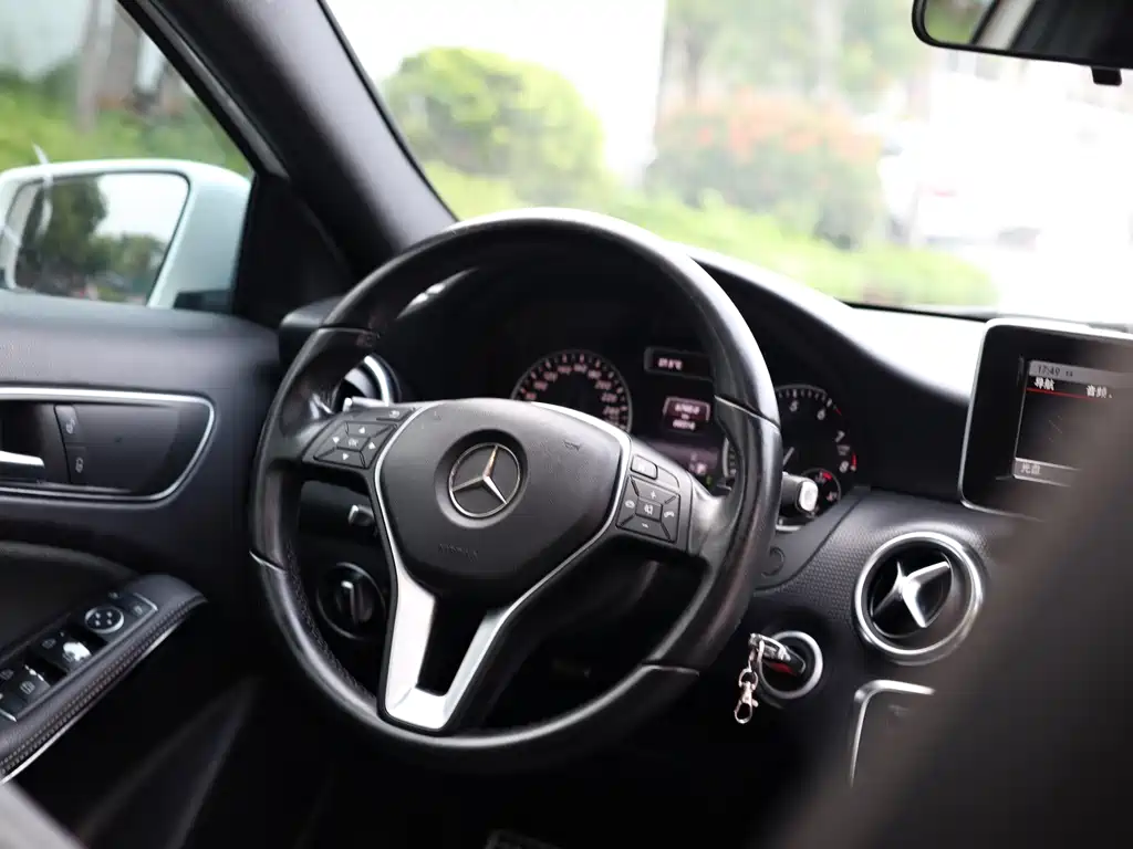 Mercedes-Benz A-Class 2015 — фото 19