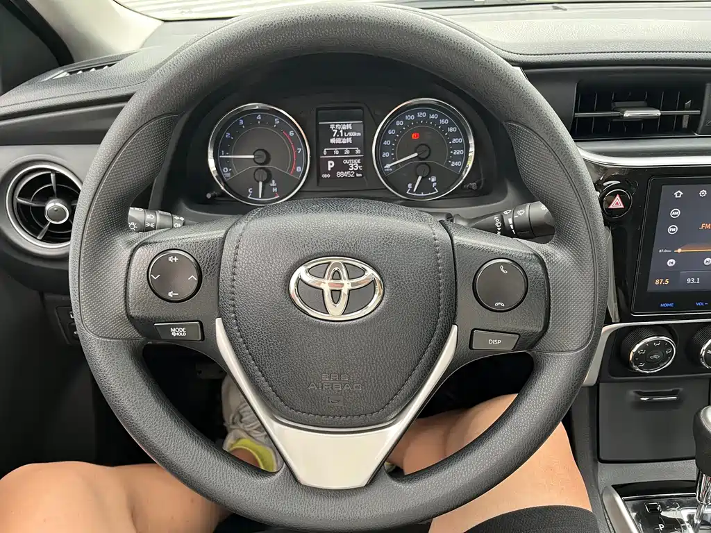 Toyota Corolla 2017 — фото 10