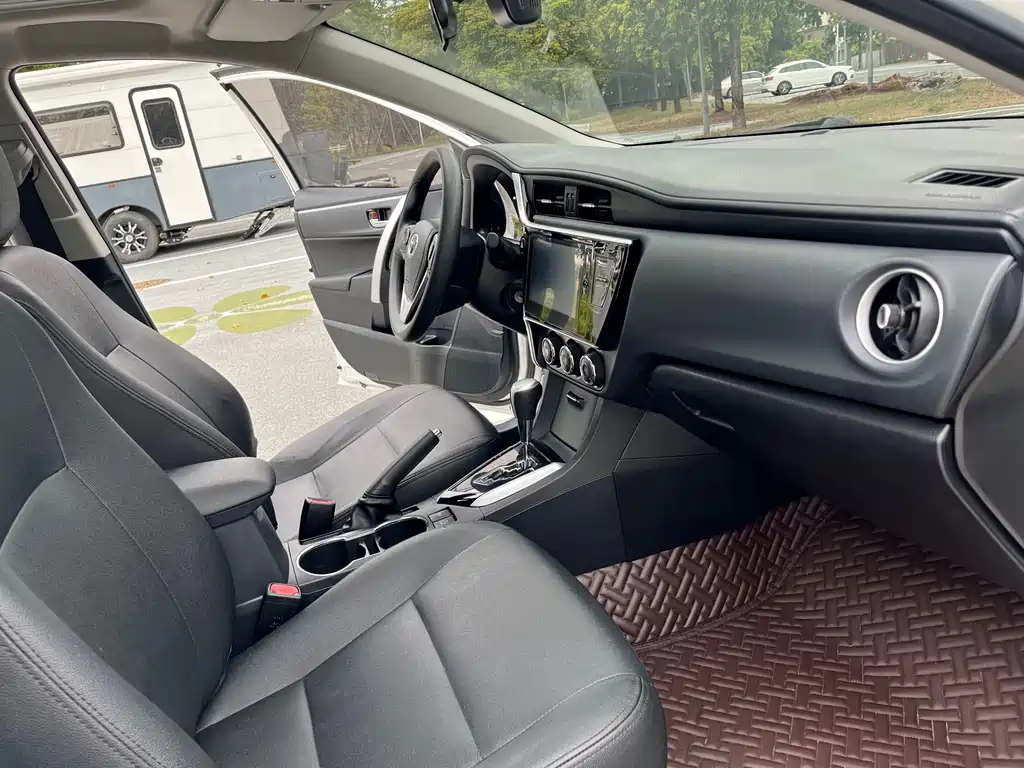 Toyota Corolla 2017 — фото 14