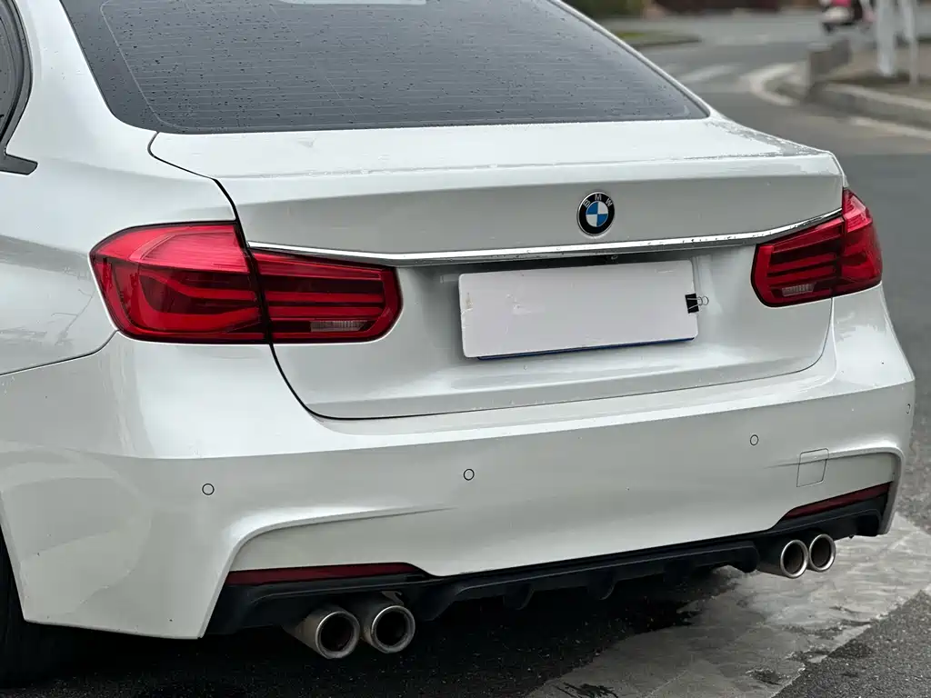 BMW 3 Series 2018 — фото 13