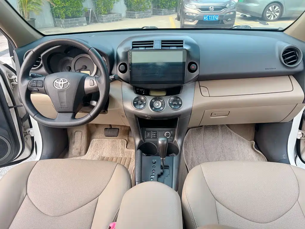 Toyota RAV4 2013 — фото 10