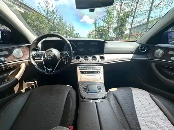 Mercedes-Benz E-Class 2022