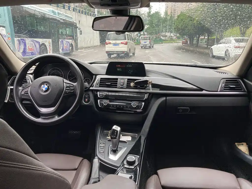 BMW 3 Series 2018 — фото 5