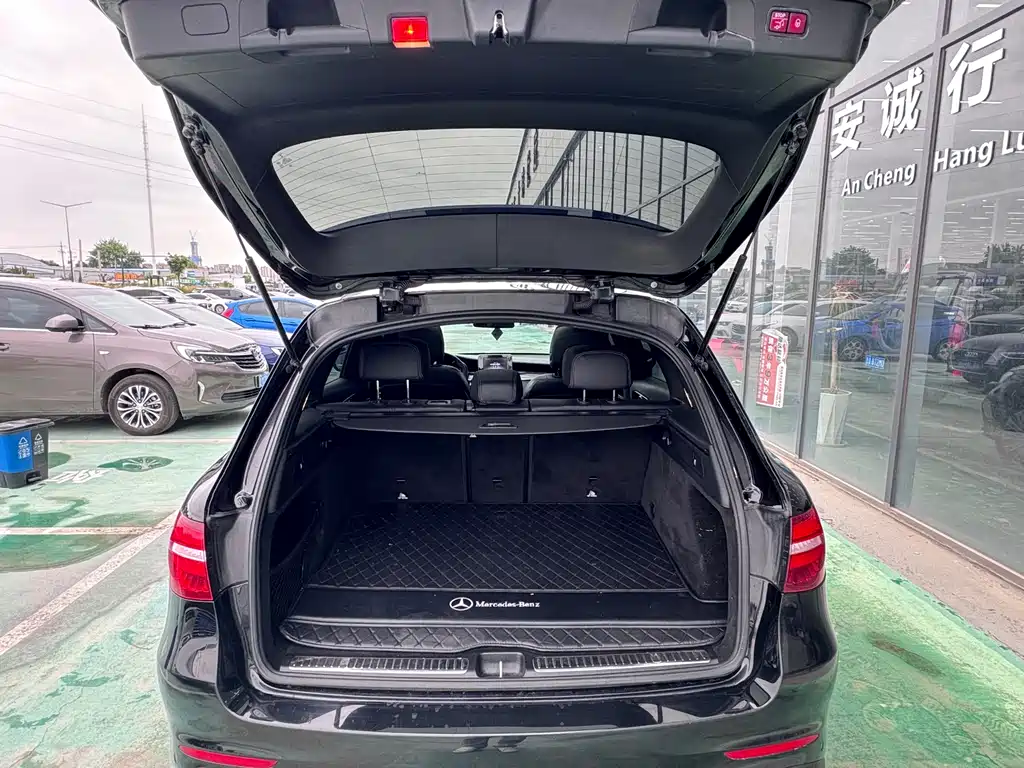 Mercedes-Benz GLC 2018 — фото 15