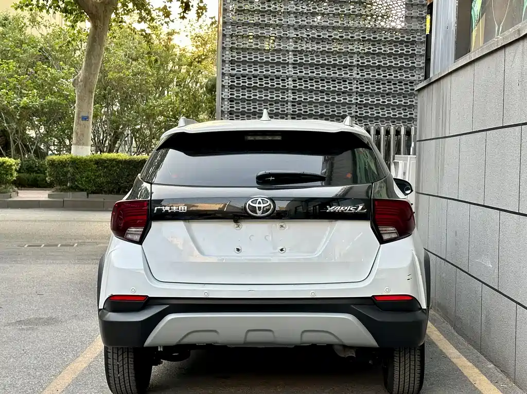 Toyota Yaris L 2022 — фото 3