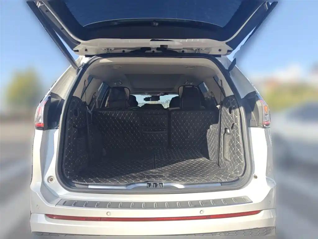 Ford Edge 2018 — фото 10