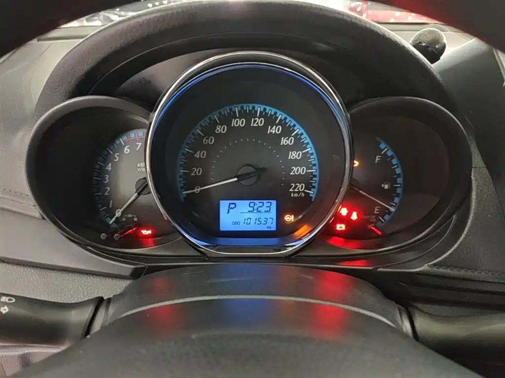 Toyota Yaris L 2019 — фото 12