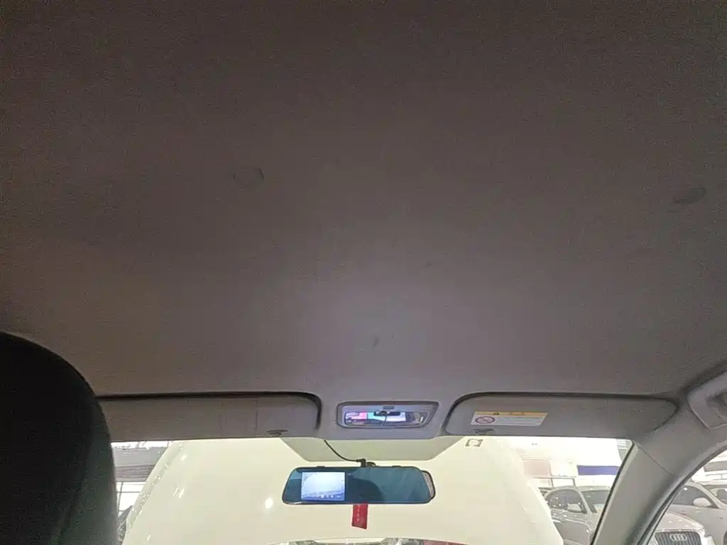 Toyota Yaris L 2019 — фото 18