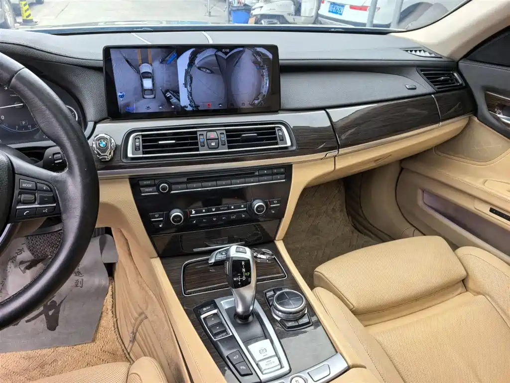 BMW 7 Series 2013 — фото 16