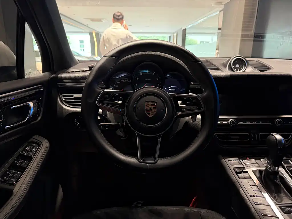 Porsche Macan 2021 — фото 16