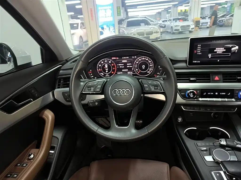 Audi A4L 2019 — фото 11