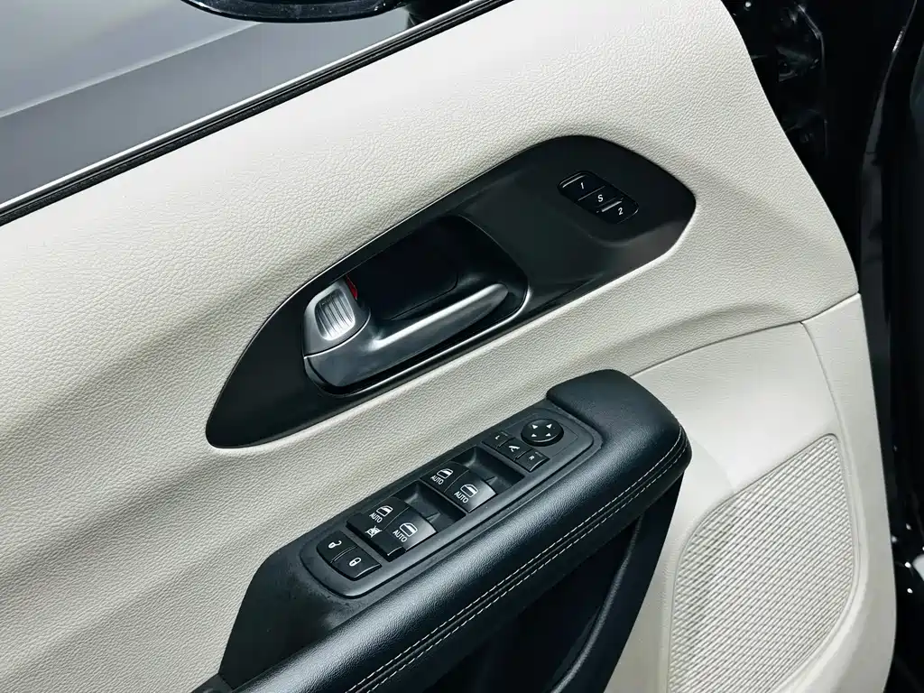 Chrysler Grand Voyager 2020 — фото 15
