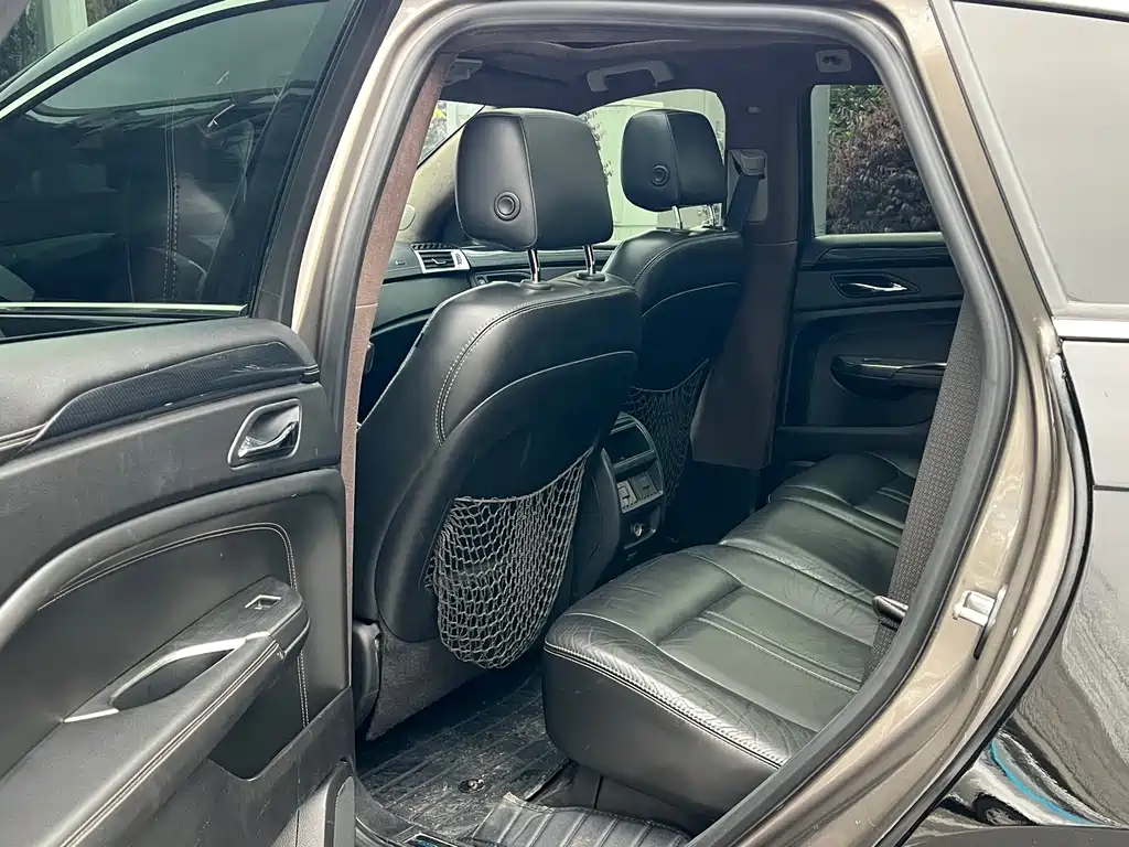 Cadillac SRX 2012 — фото 10