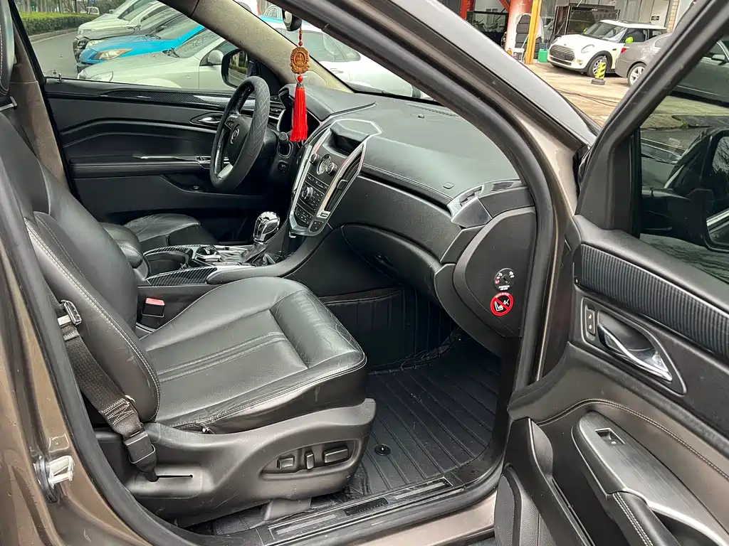 Cadillac SRX 2012 — фото 15