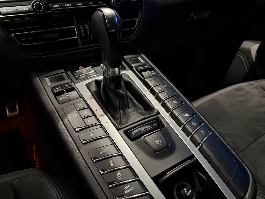 Porsche Macan 2021 — фото 18