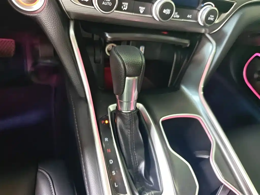 Honda Accord 2022 — фото 11